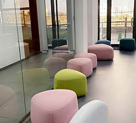 Coloured pouf for meetings and briefings rooms