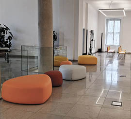 Coloured pouf for open-space common areas at halls and entrances