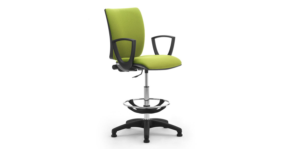 ergonomic-cashier-stools-f-checkout-areas-sprint-img-02