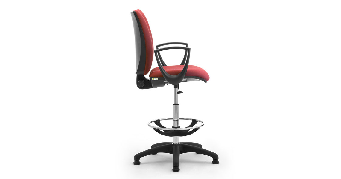 ergonomic-cashier-stools-f-checkout-areas-sprint-img-04