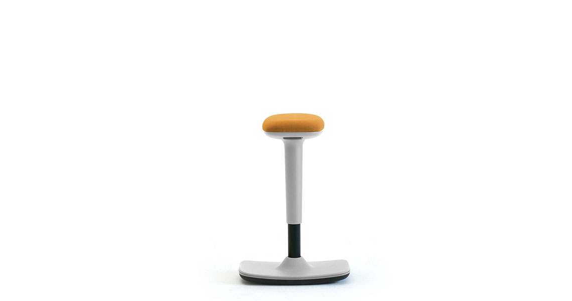 rocker-stool-w-ergonomic-sit-f-stand-up-workstation-twist-img-06